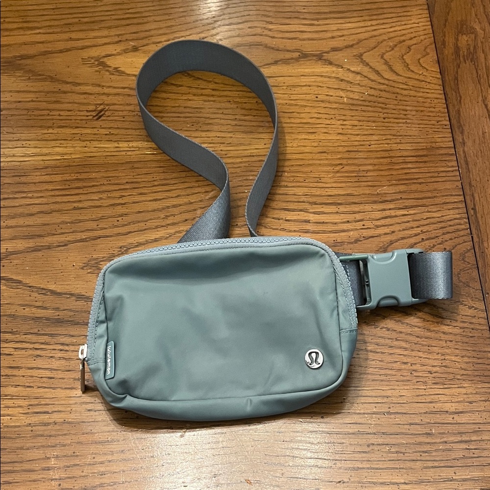 lululemon athletica tidewater‎ teal Belt Bag
